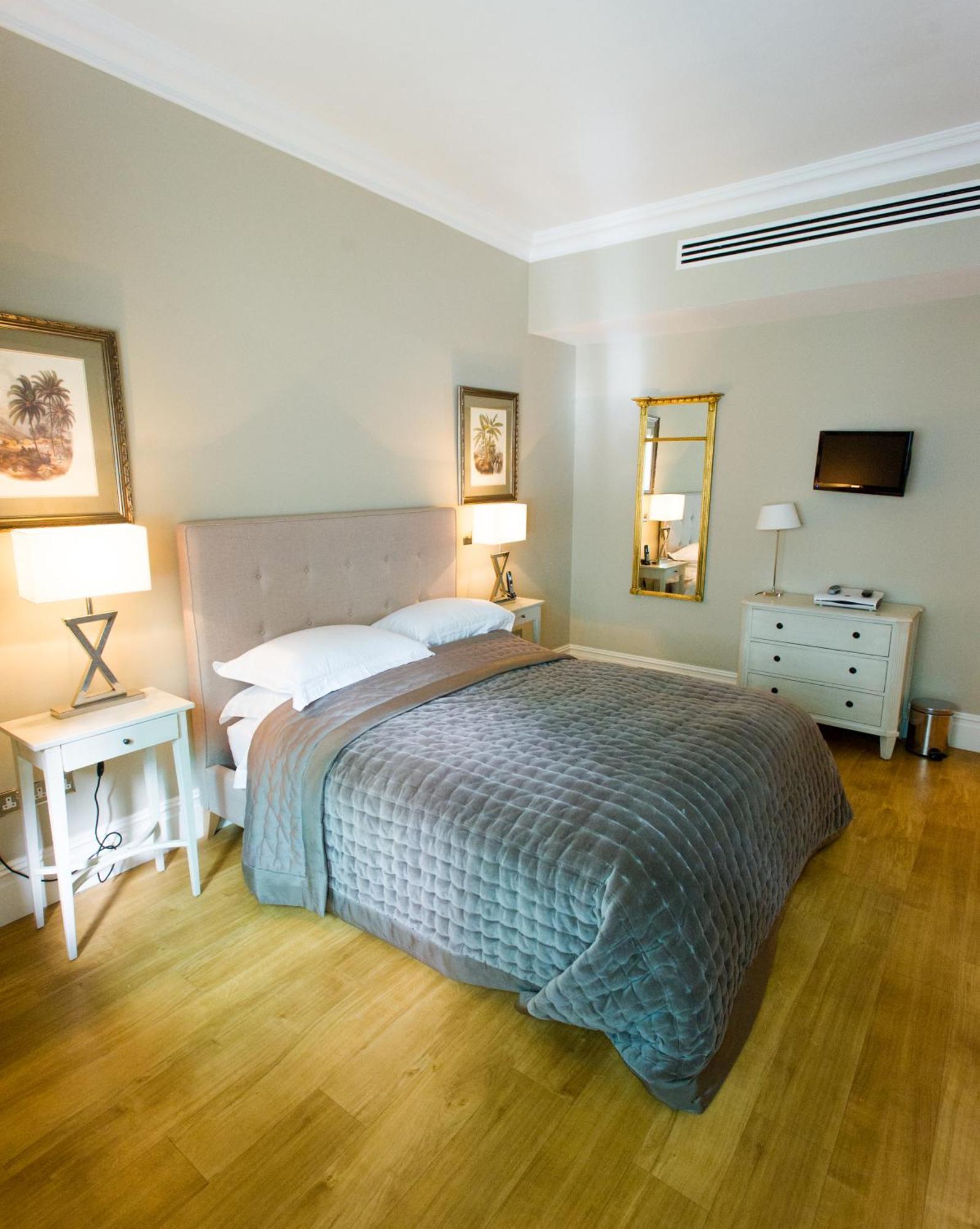 9 Hertford Street London Room photo